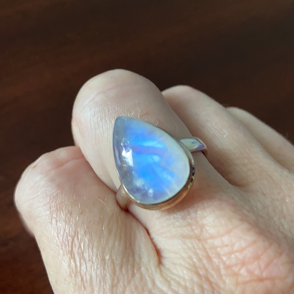 Sterling silver teardrop moonstone ring - Picture 3 of 9